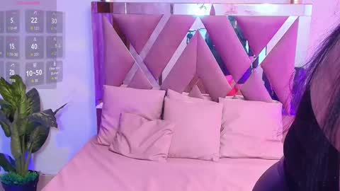 Snapshot of amely_tay chatting on 10.17.25 AMELY online show from 10.17.25