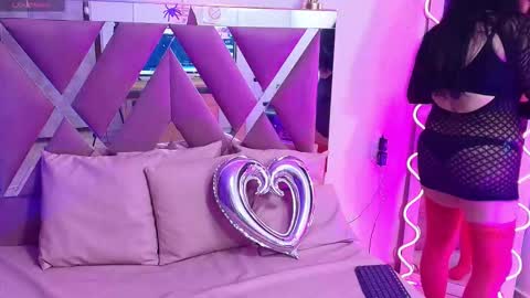 Snapshot of amely_tay chatting on 10.18.25 AMELY online show from 10.18.25