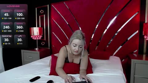 Snapshot of amelyss chatting on 09.26.25 Amelya online show from 09.26.25