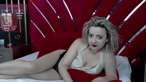 Snapshot of amelyss chatting on 10.20.25 Amelya online show from 10.20.25