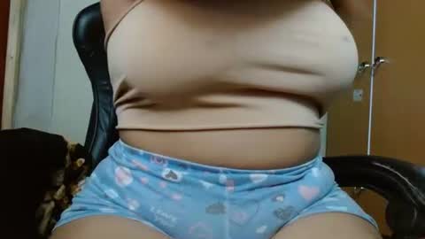 Snapshot of ames9001 chatting on 02.06.26 Mari online show from 02.06.26