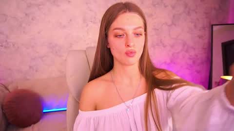Snapshot of ami_lovee chatting on 10.22.25 ami_lovee online show from 10.22.25