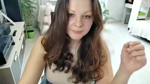 Snapshot of amilafran chatting on 10.28.25 Mila online show from 10.28.25