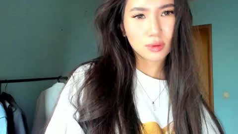 Snapshot of amina_artin chatting on 10.24.25 Amina online show from 10.24.25