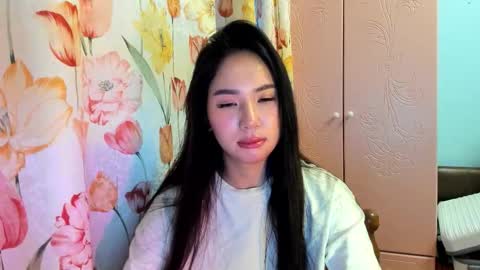 Snapshot of amina_artin chatting on 11.26.25 Amina online show from 11.26.25