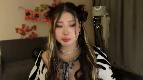 Snapshot of aminasaffron chatting on 10.26.25 aminasaffron online show from 10.26.25