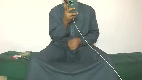 Snapshot of amir_elaraby chatting on 10.02.25 Amir online show from 10.02.25