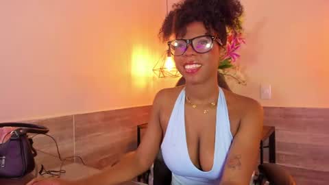 Snapshot of amirajones chatting on 06.19.26 amirajones online show from 06.19.26
