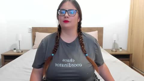 Snapshot of amiravyxen chatting on 09.08.25 Amira Vyxen online show from 09.08.25