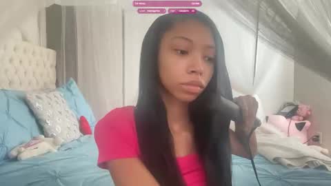 Snapshot of amirime chatting on 11.13.25 Aulani 3 online show from 11.13.25