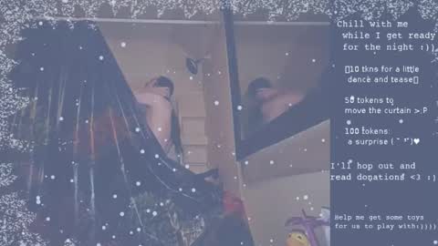 Snapshot of amituist chatting on 12.22.25 amituist online show from 12.22.25