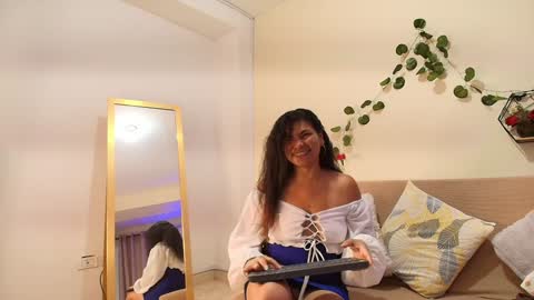 Snapshot of ammelya chatting on 01.30.25 Amelya online show from 01.30.25