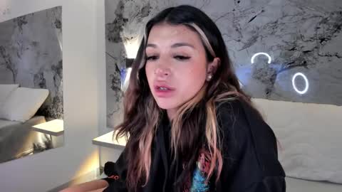 Snapshot of ammy_camm chatting on 12.03.24 Ammy  online show from 12.03.24