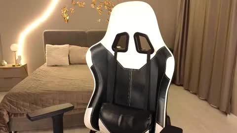 Ammy  dont forget to thumbs up me  online show from 12.15.25