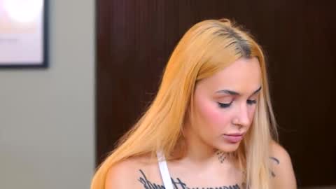 Snapshot of ammylicious_doll chatting on 09.14.25 ammylicious_doll online show from 09.14.25