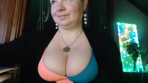 amorelara online show from 12.10.24