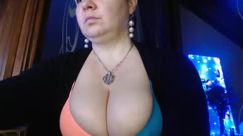 amorelara online show from 12.12.24