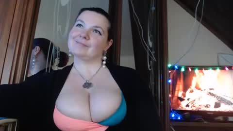amorelara online show from 12.14.24