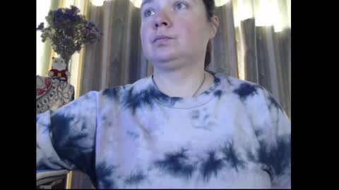 Snapshot of amorelara chatting on 10.20.25 amorelara online show from 10.20.25