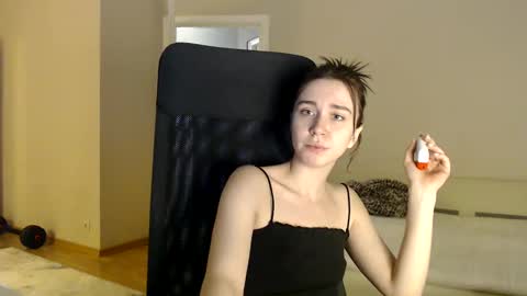 Snapshot of amoremeoww chatting on 12.31.24 miss unforgettable online show from 12.31.24