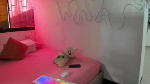 AmyEloise online show from 11.05.25