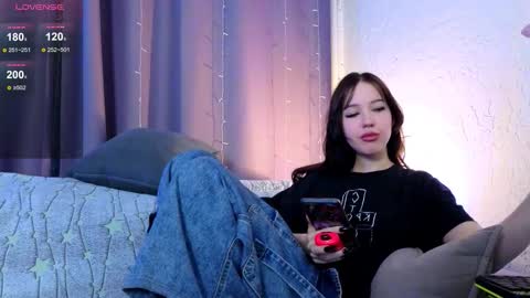 Snapshot of amy_cumming chatting on 09.13.25 amy_cumming online show from 09.13.25