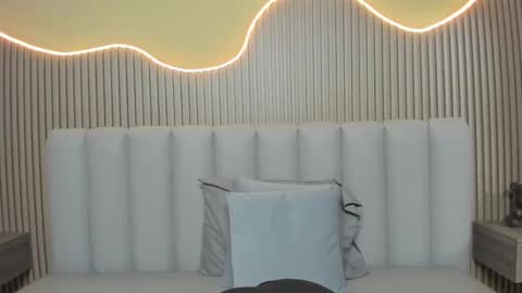 Amy Estrellita online show from 04.25.26