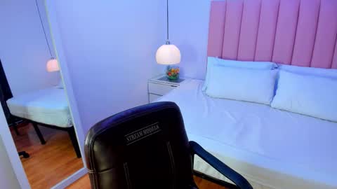 Aleja   online show from 10.24.25