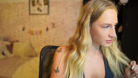 amy_johns_ online show from 11.12.25