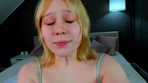 Snapshot of amy_kimberlly chatting on 02.27.25 Amy online show from 02.27.25