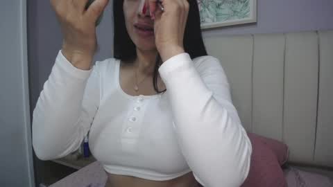 Snapshot of amy_le chatting on 12.14.24 Amy online show from 12.14.24