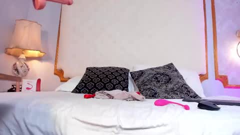 Snapshot of amy_nicolee chatting on 03.01.25 Little Slut Nicolee online show from 03.01.25