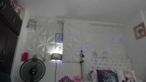 Snapshot of amy_queents chatting on 12.31.24 Amy Caroland online show from 12.31.24