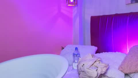 amy_saenz_ online show from 10.02.25