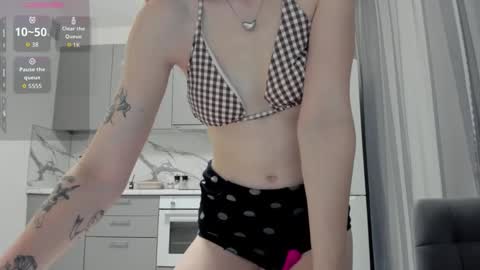 Snapshot of amy_sparkle chatting on 10.17.25 Miriam online show from 10.17.25