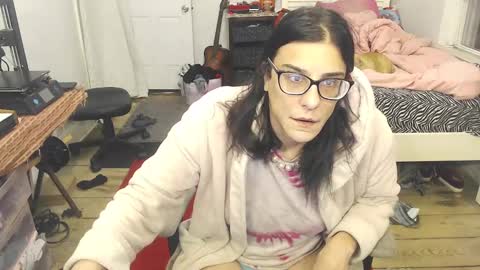 Snapshot of amyattack chatting on 01.12.25 Trashely Gimpson online show from 01.12.25