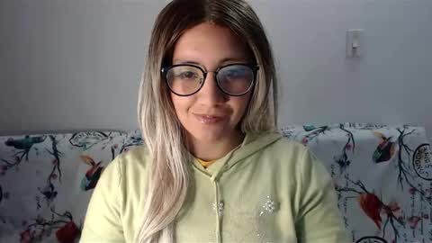 Snapshot of amycosplay99 chatting on 01.03.25 amycosplay99 online show from 01.03.25