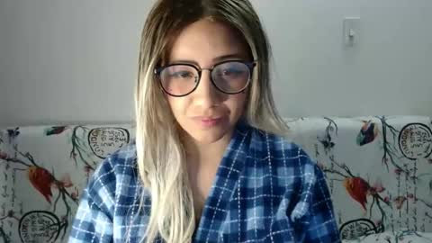 Snapshot of amycosplay99 chatting on 01.17.25 amycosplay99 online show from 01.17.25