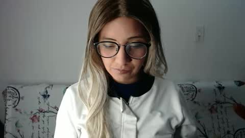 Snapshot of amycosplay99 chatting on 01.19.25 amycosplay99 online show from 01.19.25