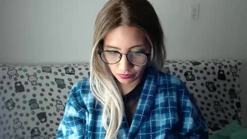 Snapshot of amycosplay99 chatting on 01.27.25 amycosplay99 online show from 01.27.25