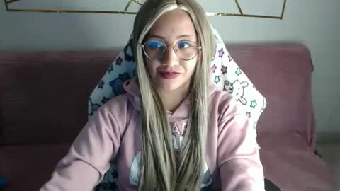 Snapshot of amycosplay99 chatting on 11.24.25 amycosplay99 online show from 11.24.25