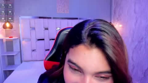 amyevan_ online show from 09.25.25