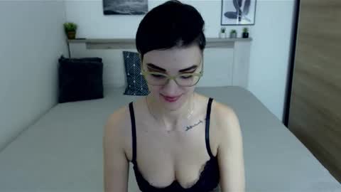 Snapshot of amylexy chatting on 01.09.25 Hi there guys  My pleasure in your hands  pvt is open online show from 01.09.25