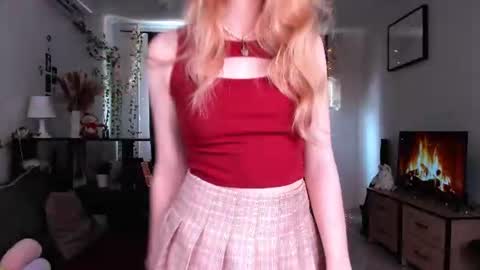 Snapshot of amylouwood chatting on 07.15.26 Amy online show from 07.15.26