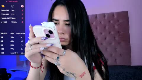 Snapshot of amyolimpo chatting on 03.11.25 Amy ... Nice to meet u thumb up me please its important online show from 03.11.25
