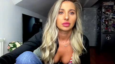 amyroberta92 online show from 01.22.25