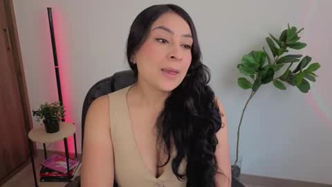 Snapshot of amyross1 chatting on 10.10.25 Aleja  online show from 10.10.25