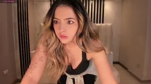 Snapshot of amywoods chatting on 07.17.26 online show from 07.17.26