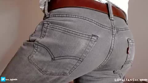 Snapshot of an_expose chatting on 12.01.24 an expos online show from 12.01.24