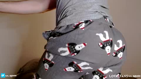 Snapshot of an_expose chatting on 12.02.24 an expos online show from 12.02.24